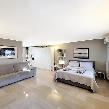 Lägenhet 2 Bedrooms Penthouse In The Center *