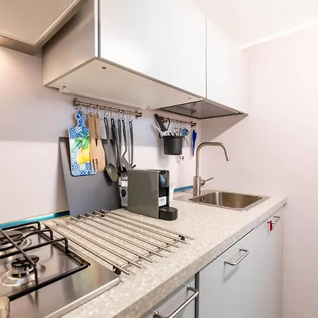 2 Bedrooms Penthouse In The Center Apartment *