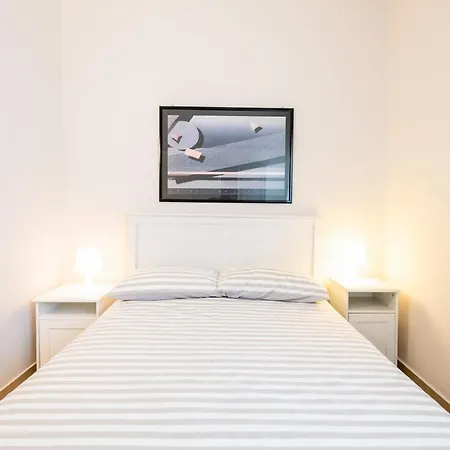 2 Bedrooms Penthouse In The Center 아파트 *