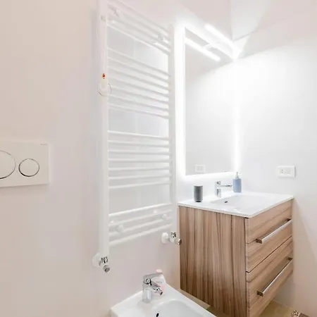 2 Bedrooms Penthouse In The Center *