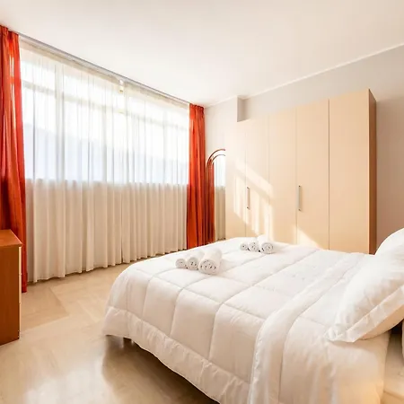 2 Bedrooms Penthouse In The Center *